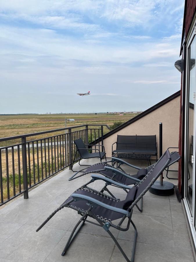 Апартаменты Airport Gate 25 Ledine Экстерьер фото